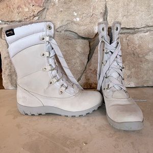 Like new Timberland snow boots, Size 8.5.